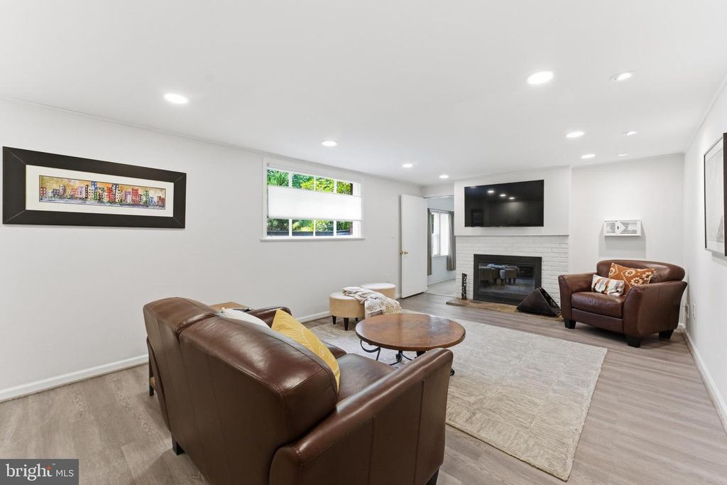Image 39 of property listing at 12719 TWO FARM DR, Silver Spring, MD 20904