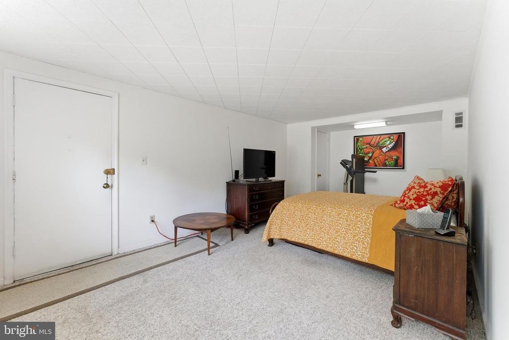 Image 42 of property listing at 12719 TWO FARM DR, Silver Spring, MD 20904