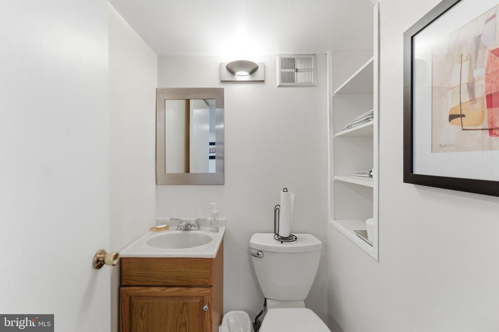 Image 44 of property listing at 12719 TWO FARM DR, Silver Spring, MD 20904