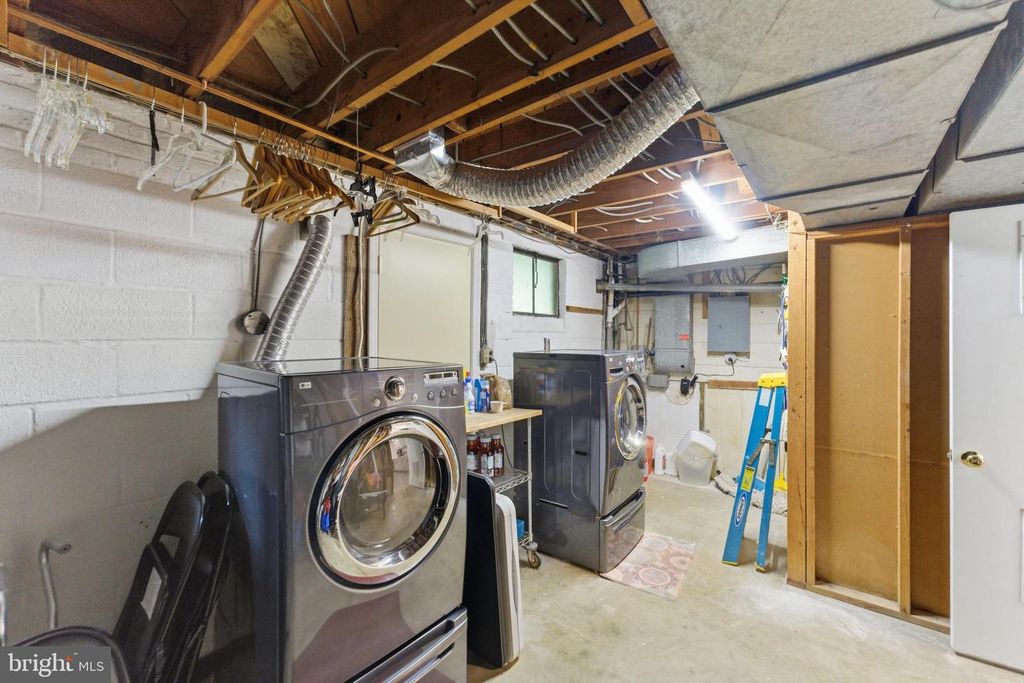 Image 45 of property listing at 12719 TWO FARM DR, Silver Spring, MD 20904