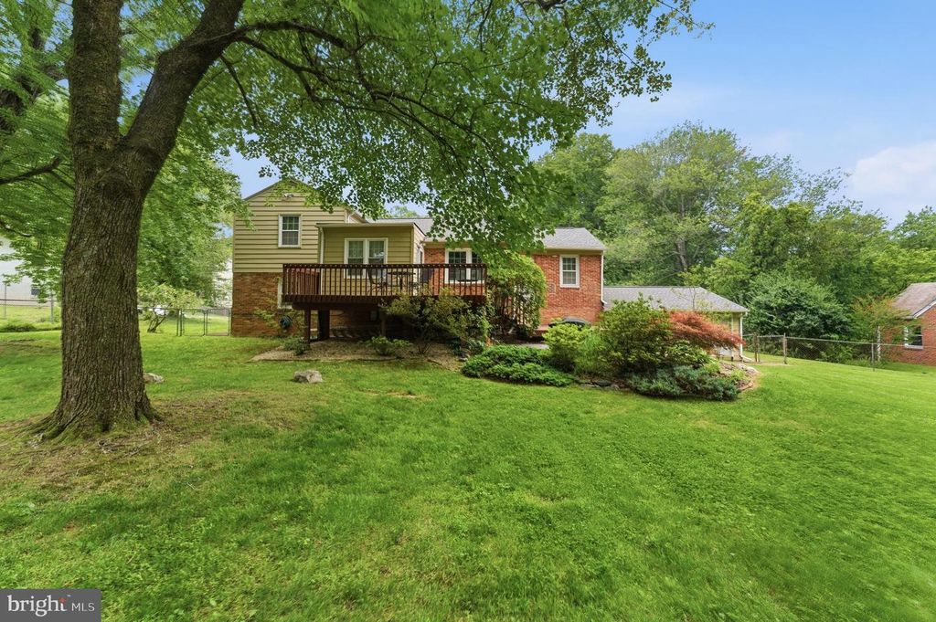 Image 52 of property listing at 12719 TWO FARM DR, Silver Spring, MD 20904