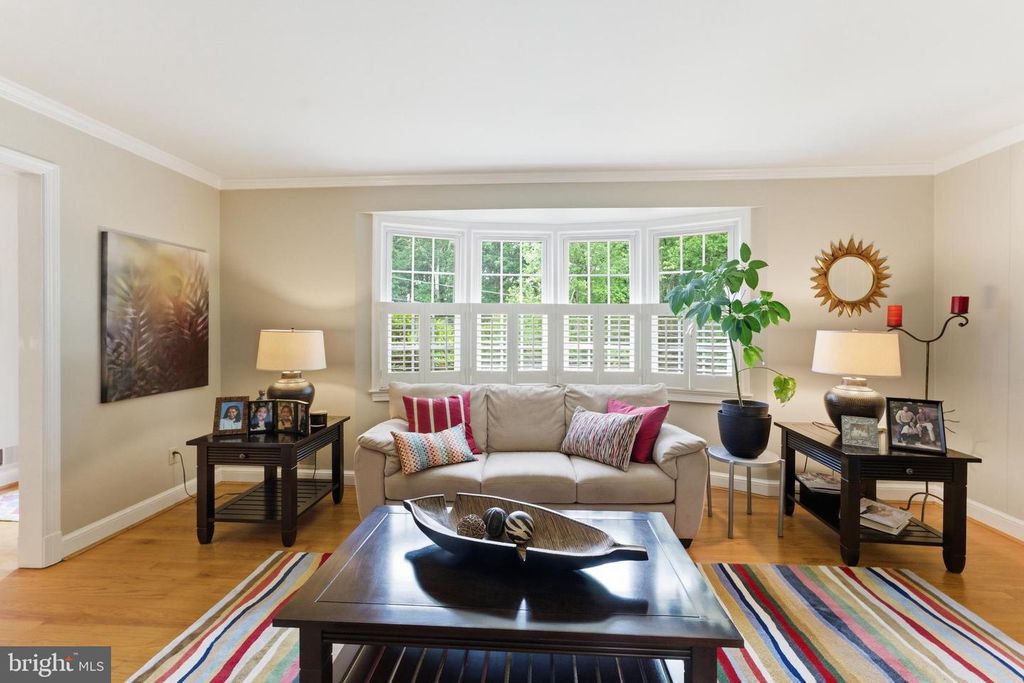 Image 7 of property listing at 12719 TWO FARM DR, Silver Spring, MD 20904