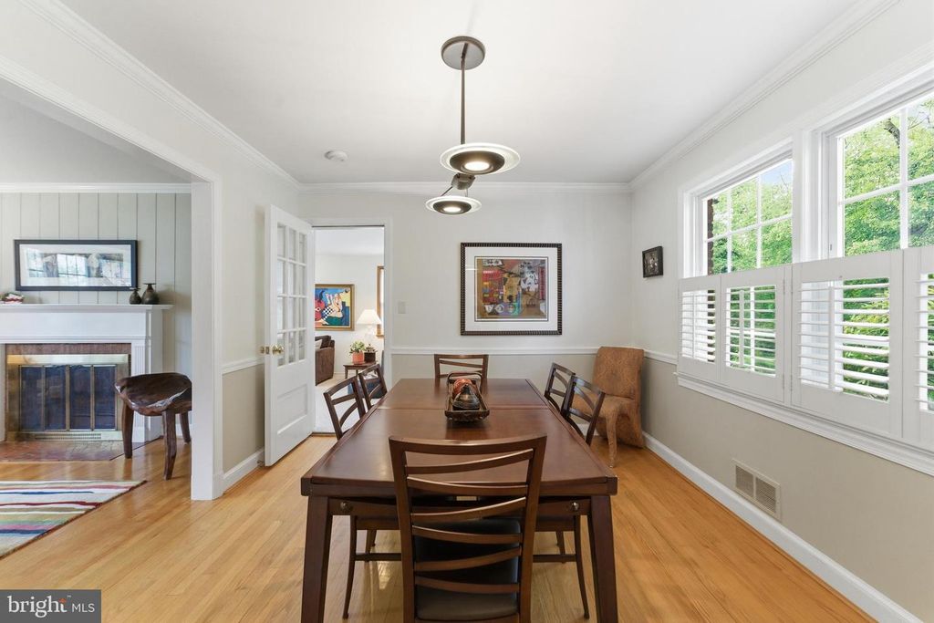 Image 8 of property listing at 12719 TWO FARM DR, Silver Spring, MD 20904