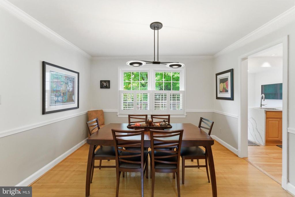 Image 9 of property listing at 12719 TWO FARM DR, Silver Spring, MD 20904