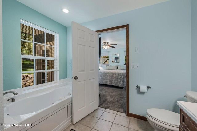 6364 Bottle Bay RD, Sagle, ID 83860