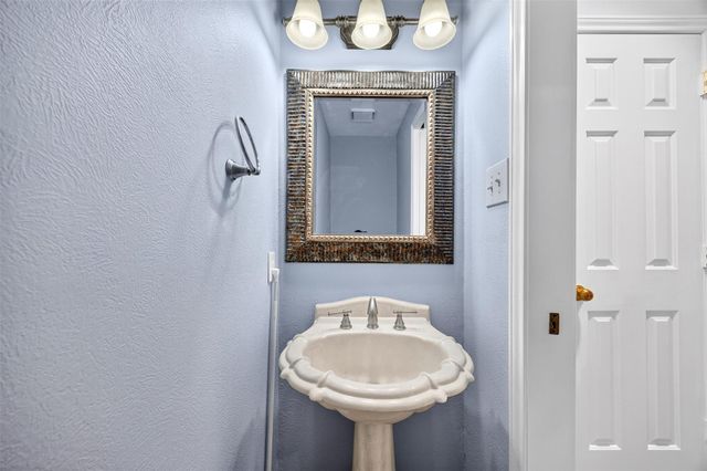 19602 Laurel Park Lane, Houston, TX 77094