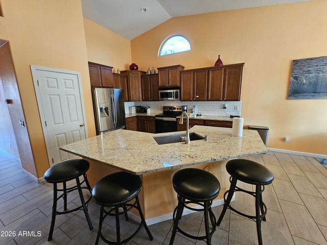 8805 W GLENN Drive, Glendale, AZ 85305