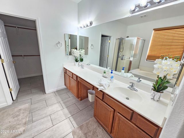 8805 W GLENN Drive, Glendale, AZ 85305