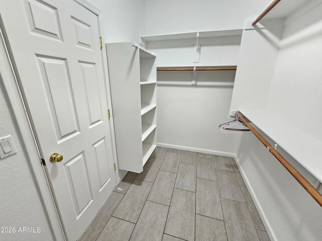8805 W GLENN Drive, Glendale, AZ 85305