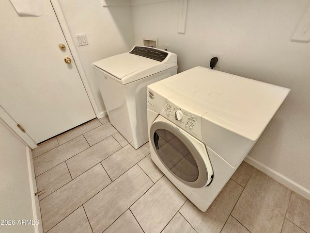 8805 W GLENN Drive, Glendale, AZ 85305