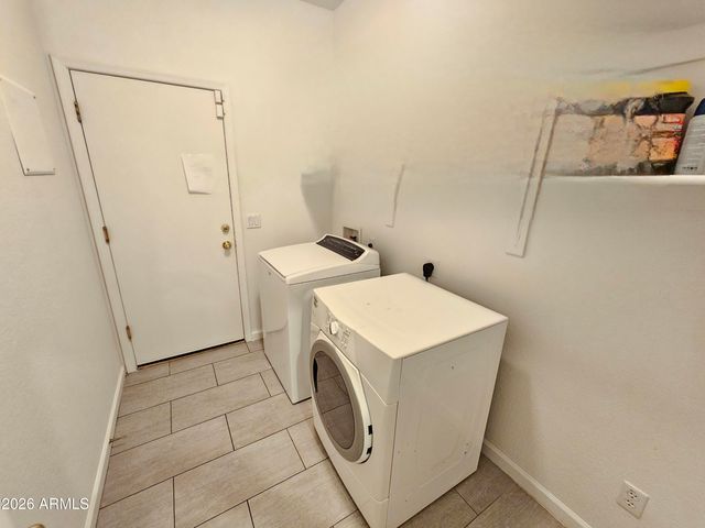 8805 W GLENN Drive, Glendale, AZ 85305