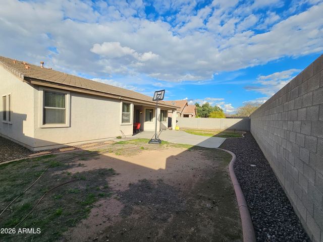 8805 W GLENN Drive, Glendale, AZ 85305