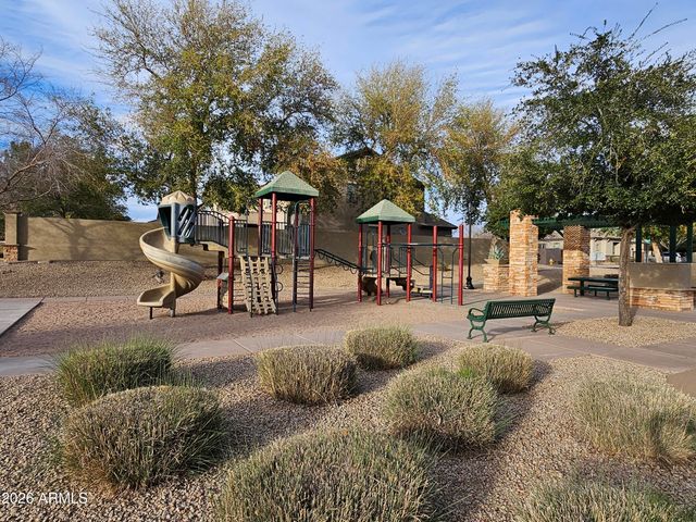 8805 W GLENN Drive, Glendale, AZ 85305