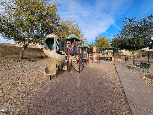 8805 W GLENN Drive, Glendale, AZ 85305