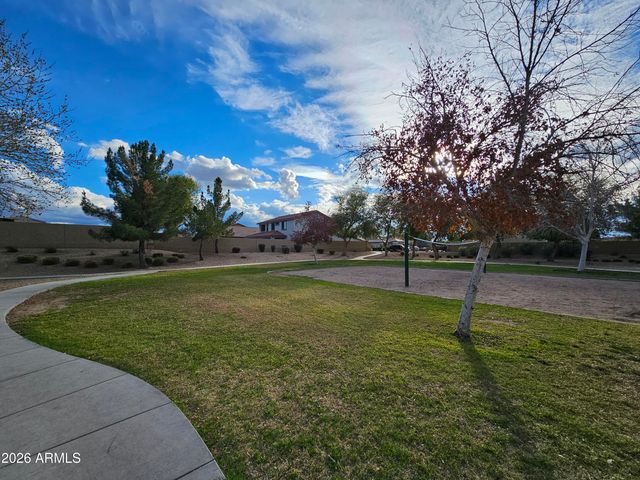 8805 W GLENN Drive, Glendale, AZ 85305