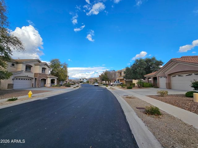 8805 W GLENN Drive, Glendale, AZ 85305