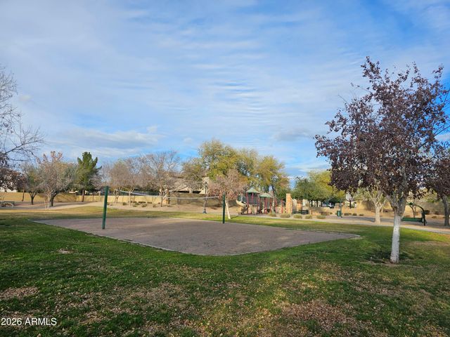 8805 W GLENN Drive, Glendale, AZ 85305