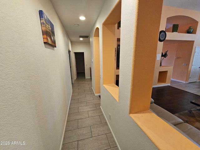 8805 W GLENN Drive, Glendale, AZ 85305