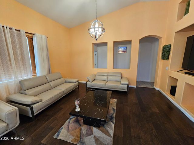 8805 W GLENN Drive, Glendale, AZ 85305