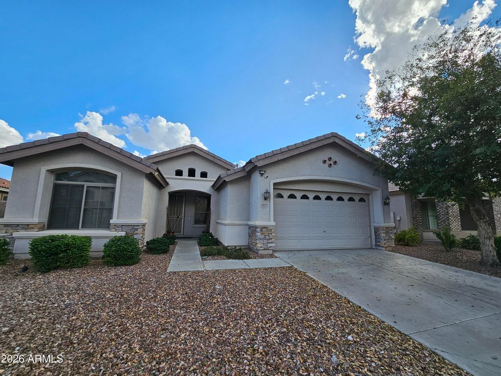 8805 W GLENN Drive, Glendale, AZ 85305