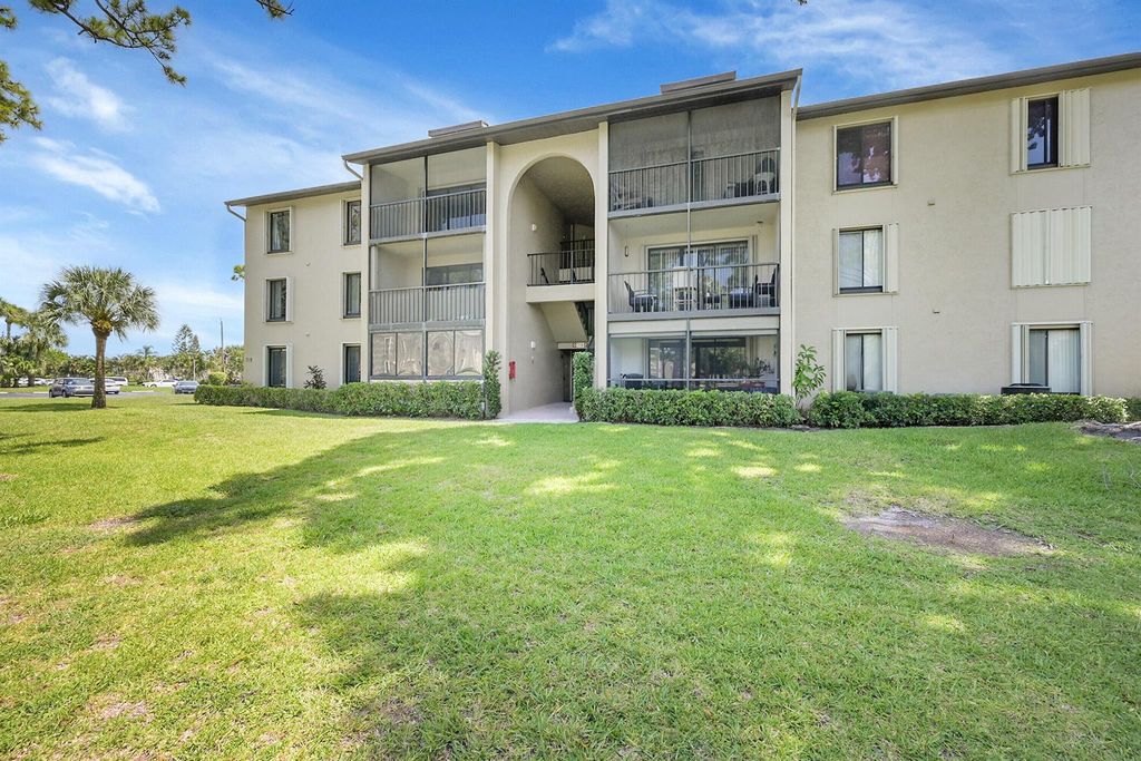 719 Sunny Pine Way G3, Greenacres, FL 33415