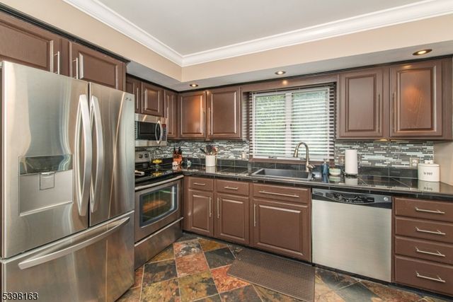 3 Lakeside Pl, Sparta Twp., NJ 07871