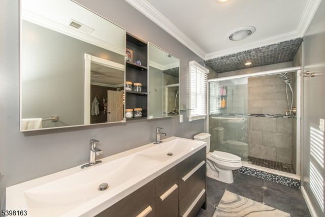 3 Lakeside Pl, Sparta Twp., NJ 07871