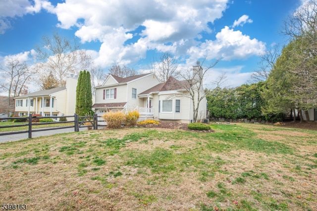 3 Lakeside Pl, Sparta Twp., NJ 07871