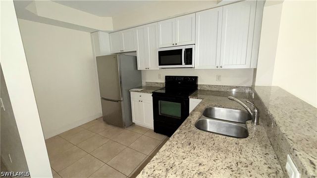 1100 Pine Ridge RD A-207, Naples, FL 34108