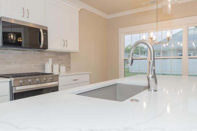 7065 Ironwood Circle A, Newburgh, IN 47630