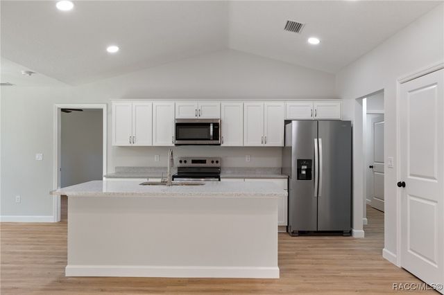 7671 N Maltese Drive, Citrus Springs, FL 34433