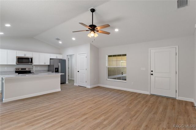 7671 N Maltese Drive, Citrus Springs, FL 34433