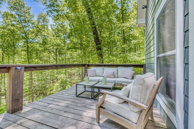 420 Holiday Haven Dr, Smithville, TN 37166