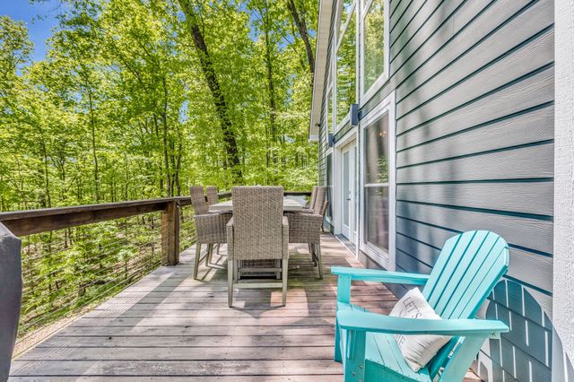 420 Holiday Haven Dr, Smithville, TN 37166