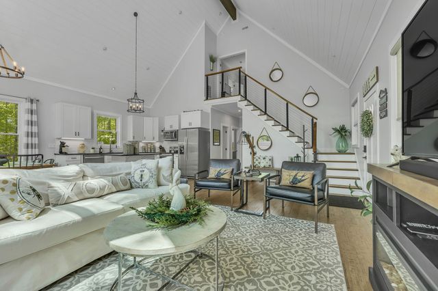 420 Holiday Haven Dr, Smithville, TN 37166