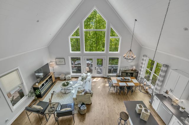 420 Holiday Haven Dr, Smithville, TN 37166