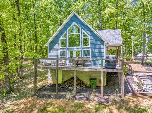 420 Holiday Haven Dr, Smithville, TN 37166