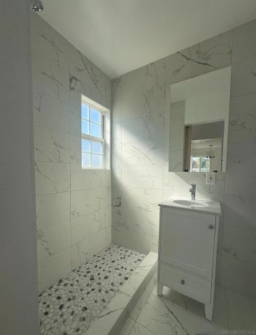 218-220 E Connecticut Ave, Vista, CA 92084