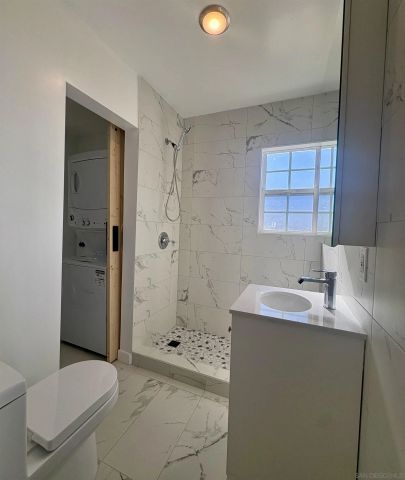 218-220 E Connecticut Ave, Vista, CA 92084