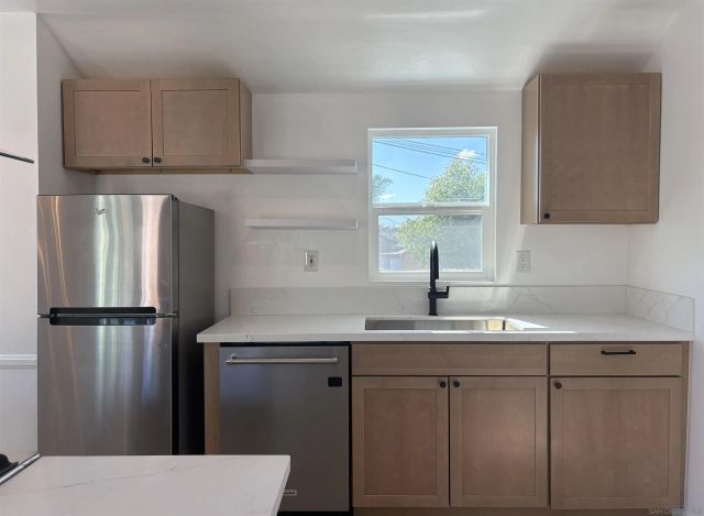 218-220 E Connecticut Ave, Vista, CA 92084
