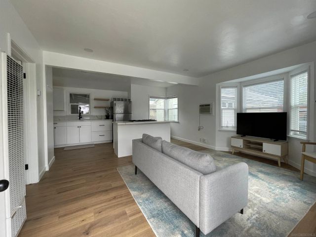218-220 E Connecticut Ave, Vista, CA 92084