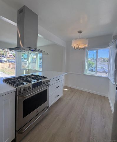 218-220 E Connecticut Ave, Vista, CA 92084
