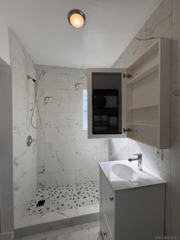 218-220 E Connecticut Ave, Vista, CA 92084