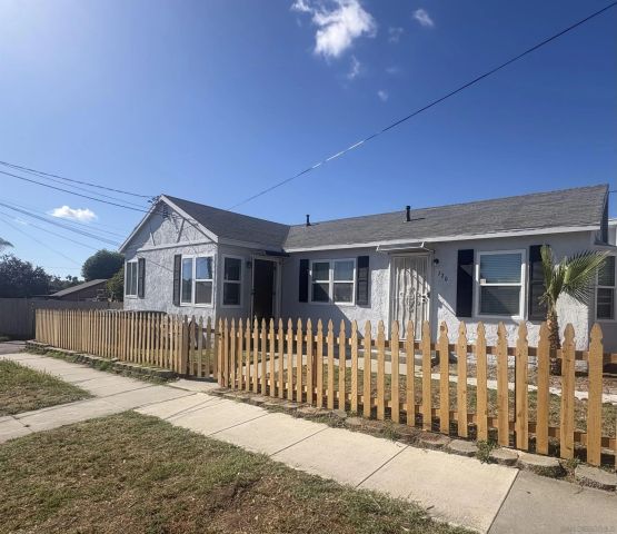 218-220 E Connecticut Ave, Vista, CA 92084