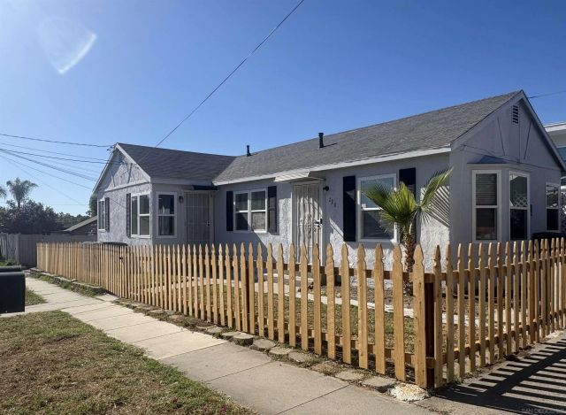 218-220 E Connecticut Ave, Vista, CA 92084