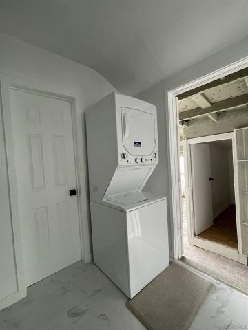 218-220 E Connecticut Ave, Vista, CA 92084
