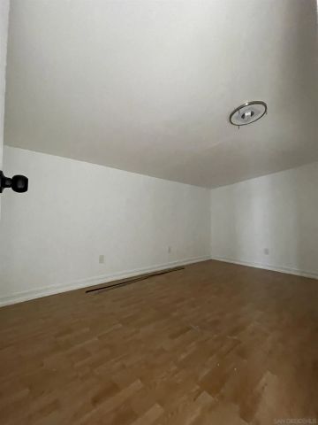 218-220 E Connecticut Ave, Vista, CA 92084