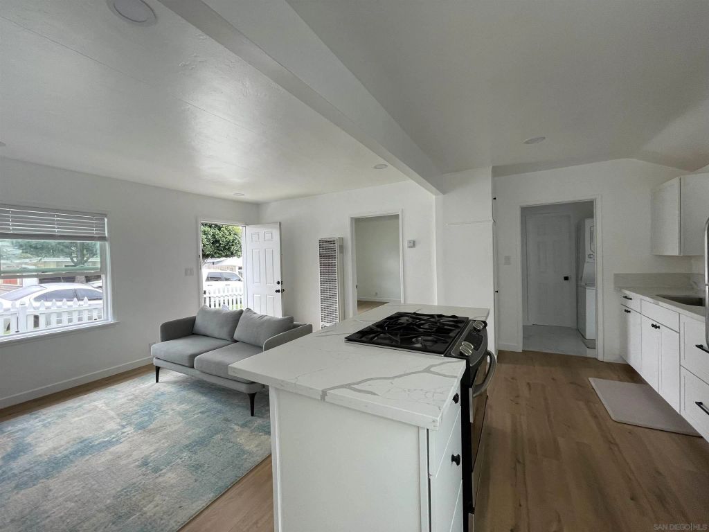 218-220 E Connecticut Ave, Vista, CA 92084