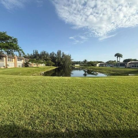 166 Lake Meryl Drive, West Palm Beach, FL 33411