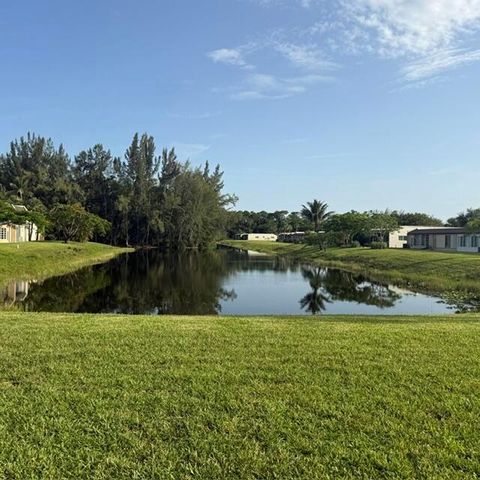 166 Lake Meryl Drive, West Palm Beach, FL 33411